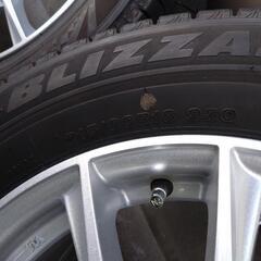 ホイール付きタイヤ(スタッドレス)の画像
