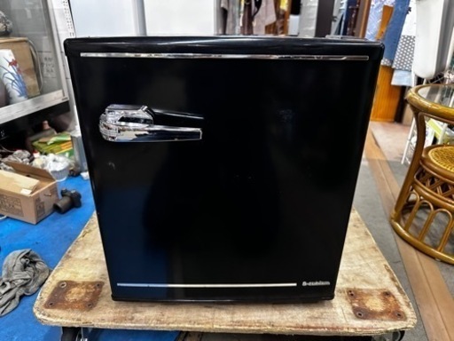 レトロ風　1ドア冷蔵庫　中の棚板欠品です　48L 2018年