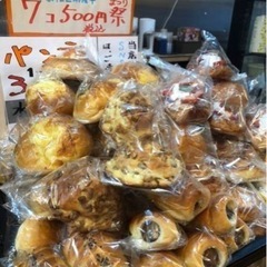 パン7コ500円で販売しています。
