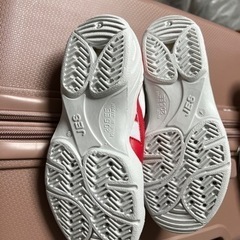 新品。上履きと半袖ジャージ紅白帽子セットの画像