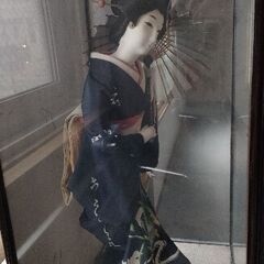無料で差し上げます。日本人形ケース入りの画像