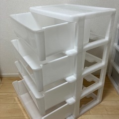 プラスチック4段棚の画像