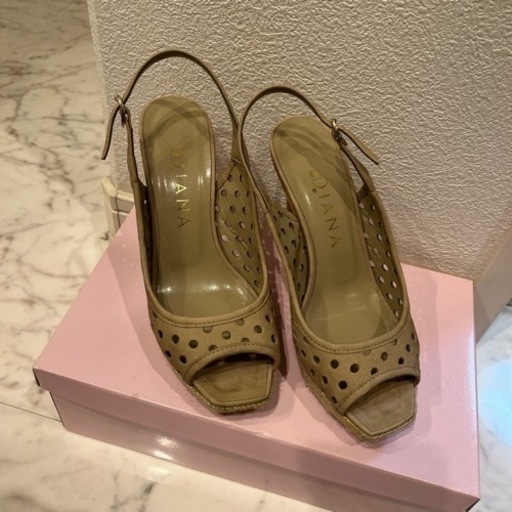 美品1000円オフ　ダイアナ　22.5