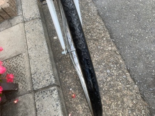 ??　クロスバイク　700x28c  白　7変速　雨カバー　付き　配達可能