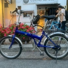 ??　折りたたみ自転車　２０インチ　6変速　青　カギ　付き　配達可能