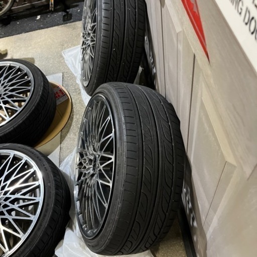 ロクサーニ　パヴォーネ　19インチ