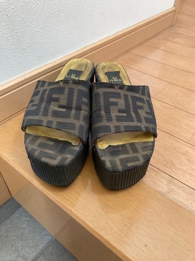 フェンディ　厚底サンダル　ズッカ柄