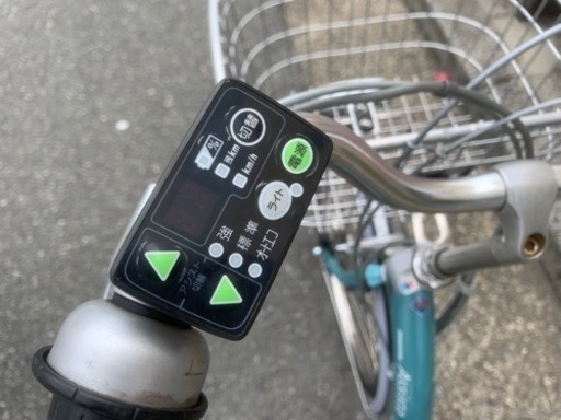 ??　電動自転車　ブリヂストン　２４インチ　タイヤ　新品　3変速　8.7ah 30-40kmぐらい　走れます　青　充電器付き　配達可能
