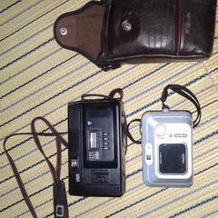 古いフィルムカメラと古いデジカメ
