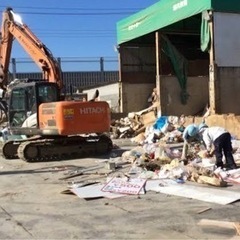 プラントにて仕分け作業、解体作業