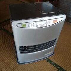 石油ファンヒーター　トヨトミ　LC-3200C