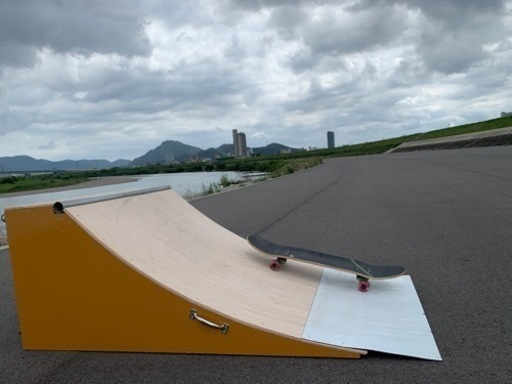 スケボー　ランプ　キャスター　取っ手付　持ち運び簡単