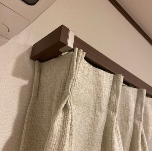カーテンとレースカーテンです。