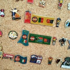 ピンバッジ約250個の画像