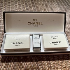 シャネル　未使用　CHANEL 石鹸２つと香水のセットの画像
