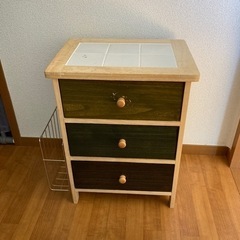 小さめ木製キャビネット
