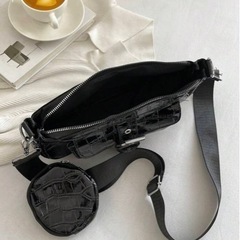 クロコダイル型押しスクエアバッグの画像