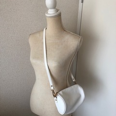 美品　アンビリオン　筒型ショルダーバッグ　白