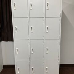 【美品】鍵付きスチールロッカー3列4段12人用　幅900×奥行5...