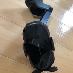 車載スマホホルダー　ワイヤレス充電　自動開閉式の画像