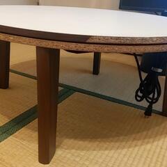 こたつ(丸)　1m×1m　高さ45cmほど(コード付き)の画像