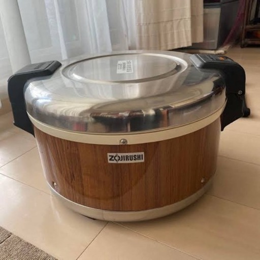 美品　炊飯器　たくさん炊けます