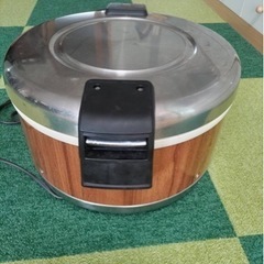 美品　炊飯器　たくさん炊けますの画像