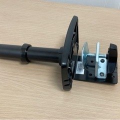 Amazonベーシック　モニターアーム シングルディスプレイタイプ ブラックの画像