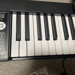 BX-11 電子ピアノ 61鍵盤 折り畳み式 スピーカー 外付け ワイヤレスmidi対応 折りたたみ 持ち運び可能 (黒い)の画像