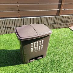 ゴミ箱　足で踏むタイプ