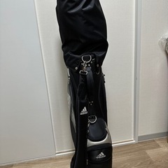 adidasのキャディバックの画像