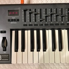 midiキーボード LAUNCHkey 49 世田谷区取りに来れる方