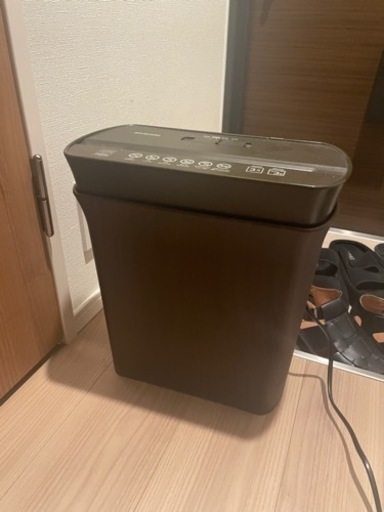 アイリスオーヤマ　シュレッダー　ブラウン