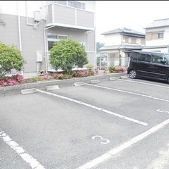 【月極駐車場】畠田駅11分　アパート内駐車場の画像