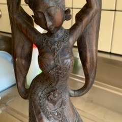 木彫りの置物の画像