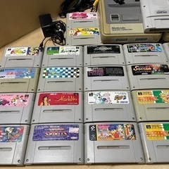 スーパーファミコン本体2台　ソフト36個　スーパーゲームボーイ　コントローラー6個　などの画像