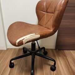 オフィスチェア デスクチェア キャスター付 フェイクレザー （ダメージあり）の画像