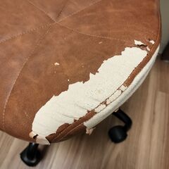オフィスチェア デスクチェア キャスター付 フェイクレザー （ダメージあり）の画像