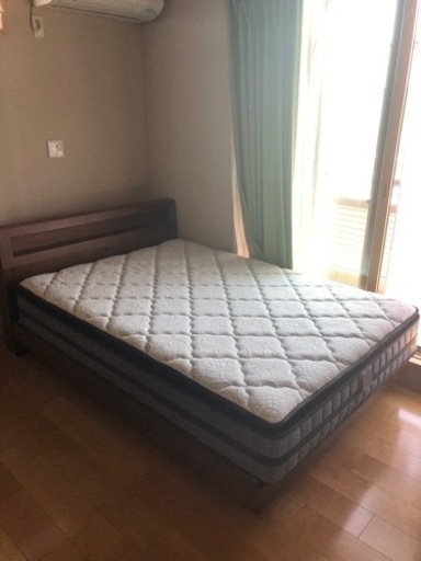 ダブルベッド　マットレス付き