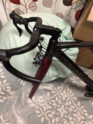 最終値下げ　スペシャライズド ロードバイク　アーティストカラー　ホイール無しです。