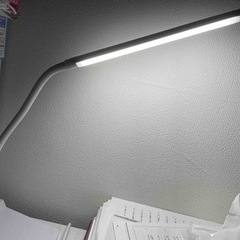 ほぼ新品　LED デスクライトの画像
