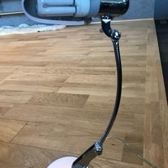 卓上の電灯（コンセント）