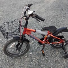 16インチお子様自転車、補助輪つき。