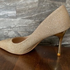 ゴールド✨パンプス　22.5cmの画像
