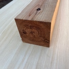 【格安】杉の柱材　3000×105×105 バラ売り。新築、リフォーム、外構、DIYなど。在庫450本ありますので複数人へ販売可能です。の画像