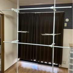 ニトリ　壁面つっぱり物干し（リフティ400）室内用　突っ張り物干し