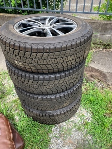 スタッドレスタイヤ225/65/r17 ブリザック　4本セット