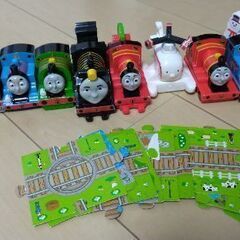 きかんしゃトーマス　ハッピーセット10台　線路パズル付