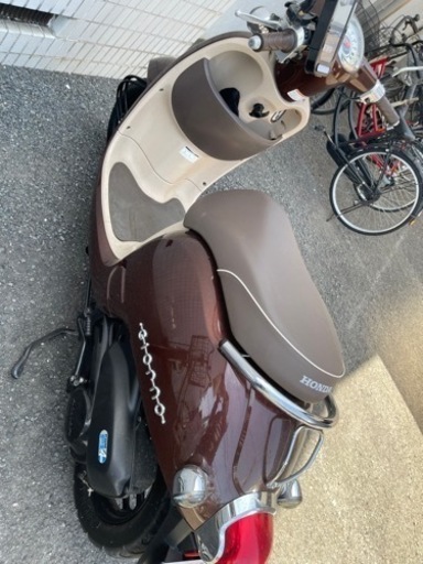 走行距離7300 画像にて確認お願いします。 ミラー純正　両方ついています。 低走行車両 自賠責7年2月まであります。 少しの外装のキズありますが、全体的に綺麗です。 オイル交換済み ウインカー両方良好。 シート破れなし綺麗な状態です