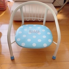 決まりました♪差し上げます♪キッズチェア　座るときぴ〜っと鳴る可愛い🎶